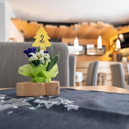 Aparthotel Dolomites Living&Relax Commezzadura Exterior photo