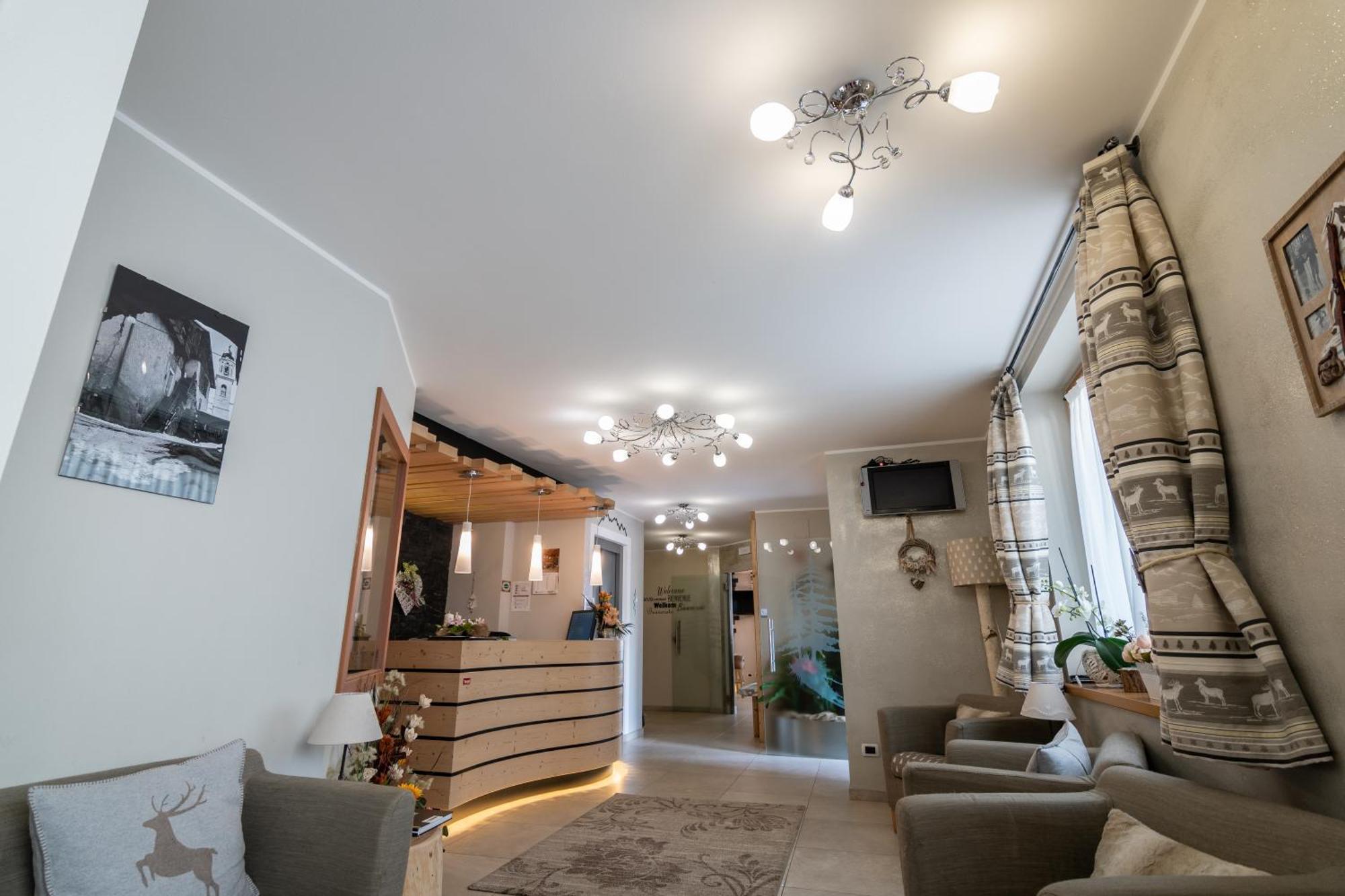 Aparthotel Dolomites Living&Relax Commezzadura Exterior photo