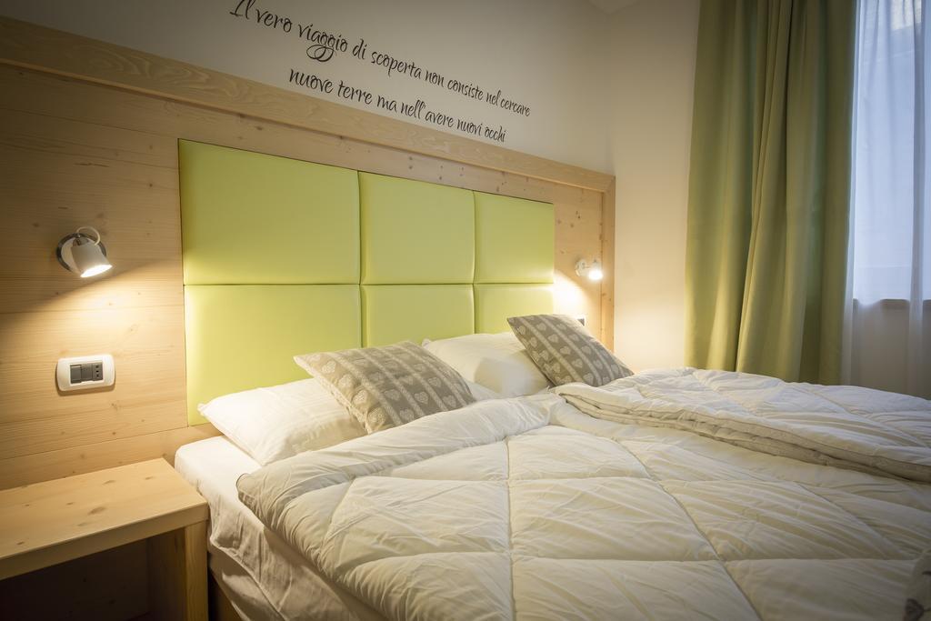 Aparthotel Dolomites Living&Relax Commezzadura Room photo